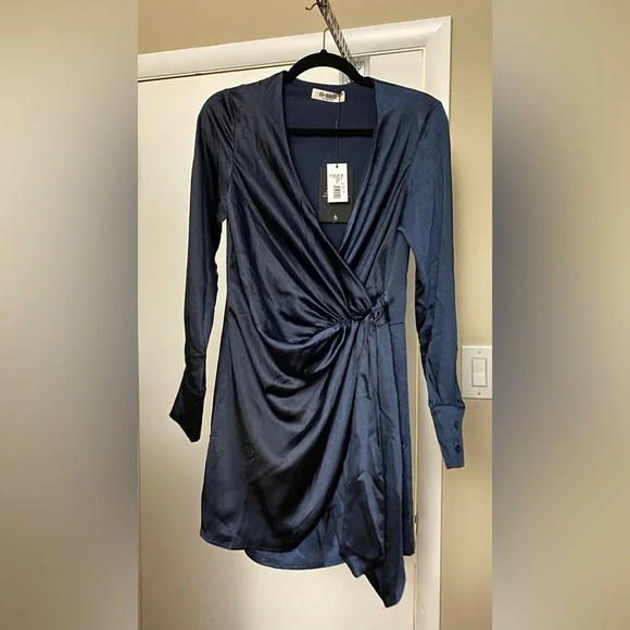 NWT 4th & Reckless NAVY SATIN TIE WRAP DRESS - FALISHA Size Small - Picture 5 of 11